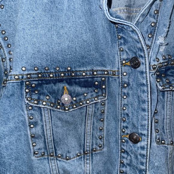 Free People Studded & Slight Distressing Denim Jean Jacket‎ size Small - Picture 2 of 4